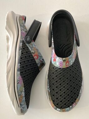SKECHERS Women's Foamies GO WALK 7 - Puppy Party Clogs Size 7
